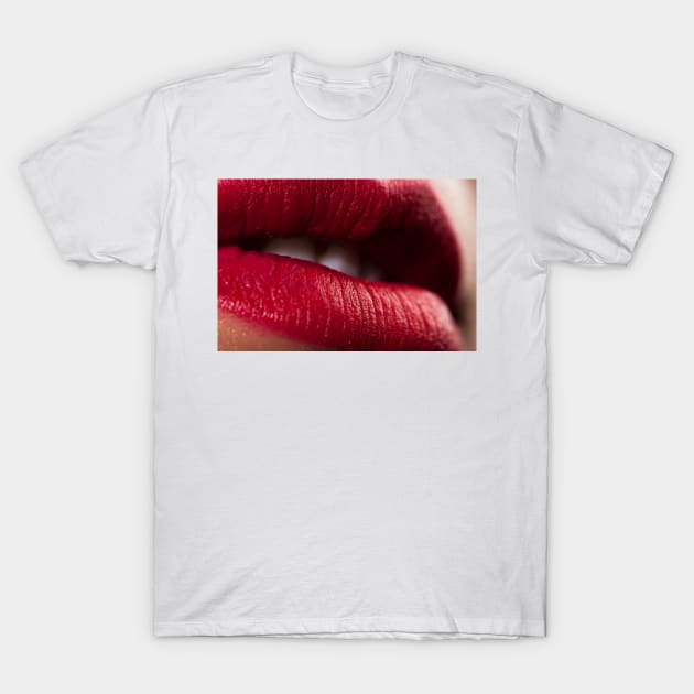 Lips T-Shirt by ansaharju